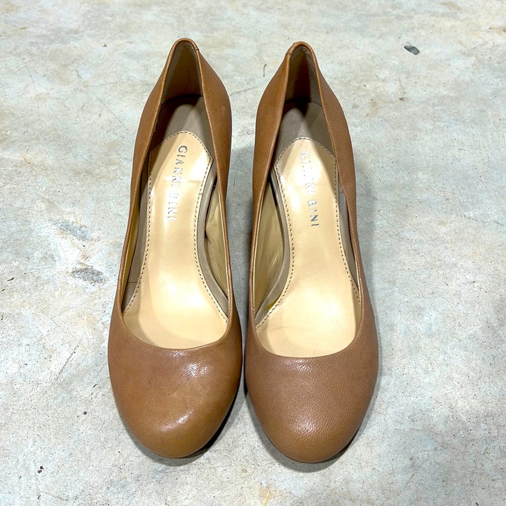 Tan Gianni Bono Heels size 7.5
